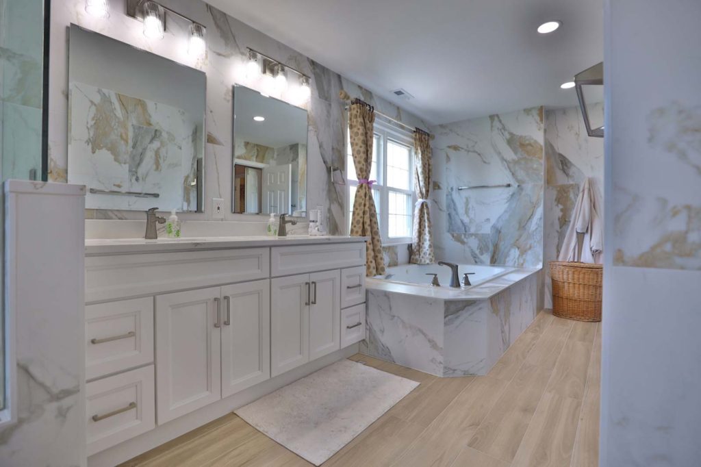 After — Vanity and tub