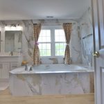 Soaking tub